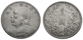 China. 
Republik,. 
Dollar Jahr 8 (1919). Büste des Präsidenten Yuan Shih Kai n. l. Rv. Wert zwischen Zweigen. 39 mm; 26,5 g. Kann&nbsp;665. . 

S...