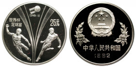 China. 
Volksrepublik. 
25 Yuan 1982 Two Soccer players. 19.44 g. KM&nbsp;60. . 

Proof