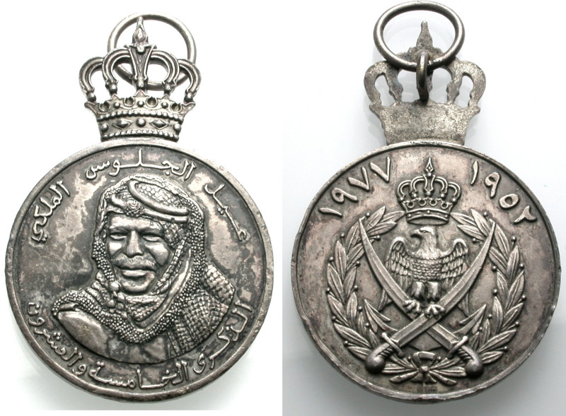 Jordanien. 
HUSSEIN I., 1952-1999. Silver Jubilee Medal 1977. Brustbild von vor...