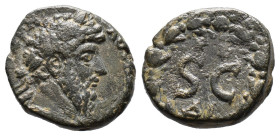 (Bronze, 6.68g 22mm)SYRIE, ANTIOCHE, Lucius Verus (161-169), Droit : Tête l. à droite. Revers : Large SC. En dessous, A. Le tout dans un cercle linéai...
