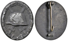 GERMANIA Distintivo tedesco ferito pieno (g 25,29 - Ø 44x36 mm) AG Simbolo della svastica limato
n.a.