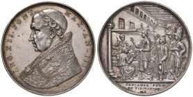 Leone XII (1823-1829) Medaglia A. III - Opus: G. Cerbara (g 33,66 - Ø 42,5 mm) AG Colpo al bordo e segni di pulizia
qSPL