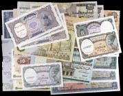 Egipto. 29 billetes de distintos valores y fechas. S/C-.