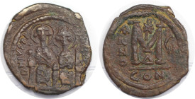 Byzantinische Münzen. Justin II., mit Sophia. Follis 571-572 n. Chr. Vs.: Justin II. mit Globuskreuziger in der rechten Hand und Sophia mit kreuzförmi...