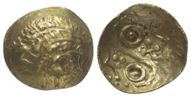Britannien. Corieltavi.

 Viertelstater (Gold). Ca. 100 - 50 v. Chr.
Vs: Stilisierter Eber.
Rs: Große S-Spirale mit zwei Kügelchen in den Anuli, s...