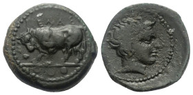 Sizilien. Gela.

 Bronze (Trionkion). Ca. 420 - 405 v. Chr.
Vs: Stier nach links stehend, darüber Ethnikon; im Abschnitt drei Wertkugeln.
Rs: Kopf...