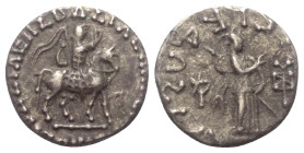 Indo-Skytische Könige. Azes (58 - 12 v. Chr.).

 Drachme (Silber). Pushkalavati.
Vs: Skythischer König mit erhobenem Arm nach rechts reitend.
Rs: ...