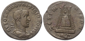 Kommagene. Zeugma. Philippus II. (247 - 249 n. Chr.).

 Bronze.
Vs: Büste mit Lorbeerkranz, Paludament und Panzer rechts.
Rs: Heiligtum des Zeus K...