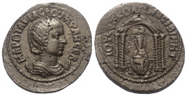 Mesopotamien. Nisibis. Otacilia Severa (Kaiserin 244 - 249 n. Chr.).

 Bronze.
Vs: Drapierte Büste mit Diadem auf Mondsichel rechts.
Rs: Viersäuli...
