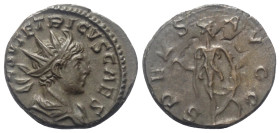 Tetricus II. (272 - 274 n. Chr.).

 Antoninian. 274 n. Chr. Trier.
Vs: C PIV ESV TETRICUS CAES. Büste mit Strahlenkrone und Drapierung rechts.
Rs:...