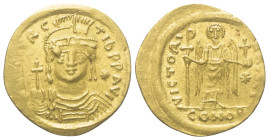 Mauricius Tiberius (582 - 602 n. Chr.).

 Solidus (Gold). 583 - 602 n. Chr. Constantinopolis.
Vs: Behelmte Büste des Kaisers frontal mit Kreuzglobu...