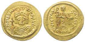 Mauricius Tiberius (582 - 602 n. Chr.).

 Solidus (Gold). 583 - 602 n. Chr. Constantinopolis.
Vs: Behelmte Büste des Kaisers frontal mit Kreuzglobu...