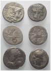 Römische Münzen - Lots. Republik.


Lot (6 Stück, Silber): Denare aus dem 1. Jhdt. v. Chr.

Meist sehr schön.

Verkauft wie besehen, keine Rück...