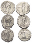 Römische Münzen - Lots. Kaiserzeit.


Lot (3 Stück, Silber): Denare des Antoninus Pius (138 - 161 n. Chr.).

Sehr schön.

Verkauft wie besehen,...