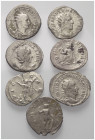 Römische Münzen - Lots. Kaiserzeit.


Lot (7 Stück, Silber): Antoniniane des Philippus I. Arabs (244 - 249 n. Chr.) (2x), Traianus Decius (249 - 25...