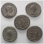 Römische Münzen - Lots. Kaiserzeit.


Lot (5 Stück): Antoniniane.
Gallienus (253 - 268 n. Chr.).
Tacitus (275 - 276 n. Chr.) (2x).
Carinus (283 ...
