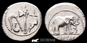 Julius Caesar Silver Denarius 3,82 g., 19 mm. Gaul 49-48 BC Near extremely fine