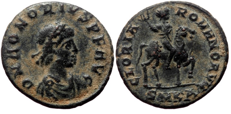 Honorius (393-423). AE, Nummus. (Bronze, 1.75 g. 15 mm.) Cyzicus. Honorius (393-...