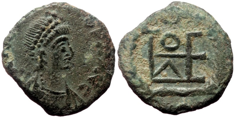 Theodosius II (408-450) AE Nummus (Bronze, 1.05 g. 13 mm.) Uncertain mint. 402-4...