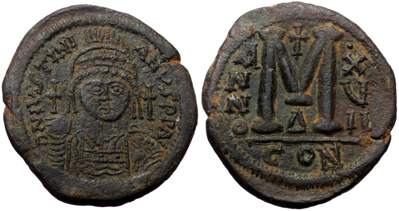 Justinian I. AE, Follis. (Bronze 19.94 g, 35 mm) Constantinople. 527-565 AD Just...
