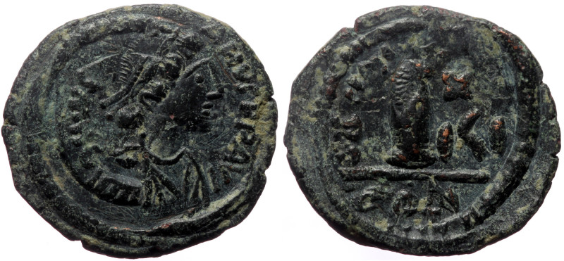 Justinian (527-565) I AE Decanummium (Bronze, 2.84g, 19mm) Constantinople. Justi...