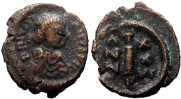 Justinian I. AE, Decanummium (Bronze, 2.70 g. 17 mm.) Uncertain mint. 527-565 AD.