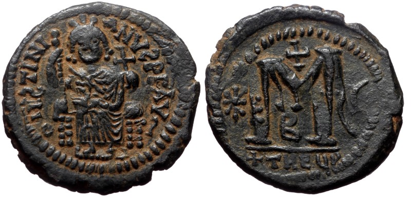 Justinian I. AE, Follis, (Bronze, 3.07 g, 32 mm) Theoupolis (Antioch), 527-565 A...