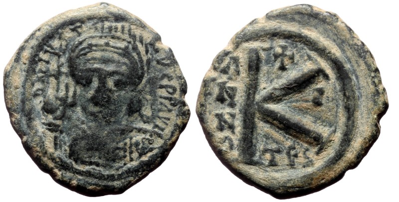 Justin II, AE, Half Follis (Bronze, 5.67 g. 21 mm.) Thessalonica, 565-578 AD. Ju...