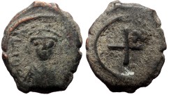 Tiberius II, AE, Decanummium (Bronze, 4.38 g. 21 mm.) Constantinople. 578-582 AD.