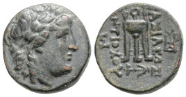 SELEUKID KINGDOM. Antiochos II Theos (261-246 BC). Ae. Sardes. 3,88 g. 17 mm.
Obv: Laureate head of Apollo right.
Rev: BAΣΙΛΕΩΣ / ANTIOXOY.
Tripod....