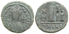 Tiberius II Constantine AD 578-582. Theoupolis (Antioch). Decanummium Æ, 3.7 gr. 19,1 mm.