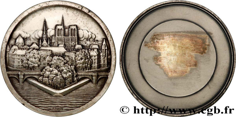 V REPUBLIC
Type : Médaille, Paris et l’île de la Cité par Pierre Turin 
Date : 1...