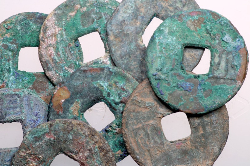 Late Qin to Han Dynasty, 300 - 180 BC. Lot of 8 large Ban Liang, 30-34mm. Unclea...