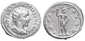 238-244 d.C. Gordiano III (238-244 d.C). Roma. Antoniniano. Ve. 5,30 g. IMP GORDIANVS PIVS FEL AVG; Cabeza laureada con manto y coraza mirando a dcha....