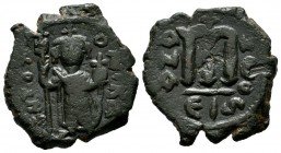 Constans II. 641-698 AD. AE Follis - 40 Nummi (24mm, 6.50g). Constantinople mint, 5th officina, struck 650/1. ЄN TVTO NIKA, Constans, beardless, stand...
