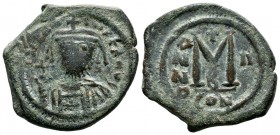 Heraclius, 610-641 AD. AE Follis (28mm, 11.53g). Constantinople mint. Dated RY 2 (611/2). Crowned and cuirassed facing bust, holding shield and globus...