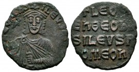 Leo VI the Wise, 886-912AD. AE Follis (23mm, 5.36g). Constantinople mint. +LЄOҺ bAS-ILЄVS Rom. Crowned and draped bust facing, holding akakia. / +LЄOҺ...
