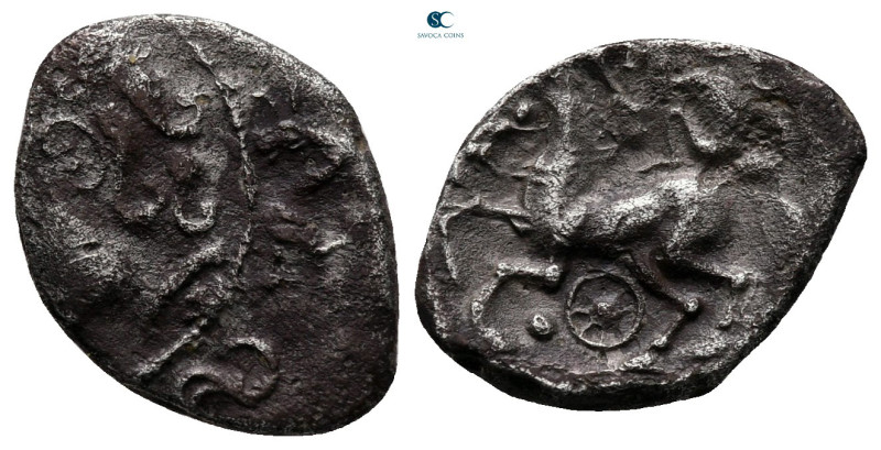 Central Gaul. Lingones 80-50 BC. 
Quinarius AR

17 mm, 1,74 g



very fin...