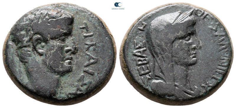 Macedon. Thessalonica. Tiberius and Livia AD 14-37. 
Bronze Æ

23 mm, 10,88 g...