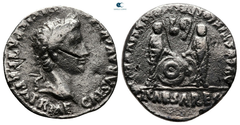 Augustus 27 BC-AD 14. Lugdunum
Denarius AR

19 mm, 3,76 g



very fine