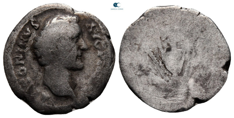 Antoninus Pius AD 138-161. Rome
Denarius AR

18 mm, 2,66 g



fine