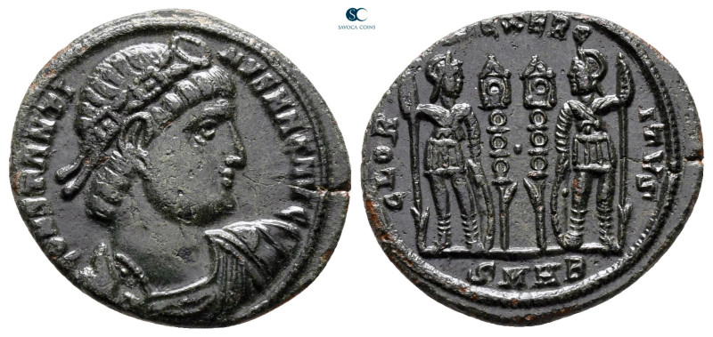 Constantine I the Great AD 306-337. Heraclea
Follis Æ

20 mm, 2,24 g



v...