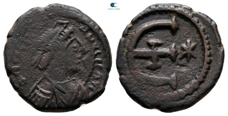 Justinian I AD 527-565. Antioch
Pentanummium Æ

16 mm, 2,18 g



nearly v...