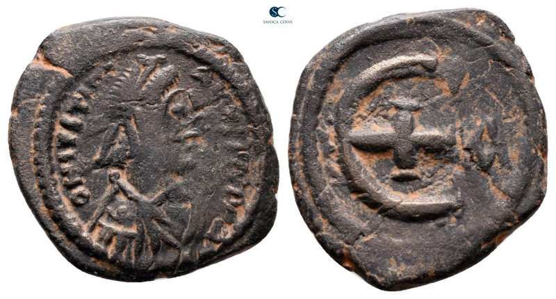 Justinian I AD 527-565. Antioch
Pentanummium Æ

18 mm, 2,24 g



nearly v...