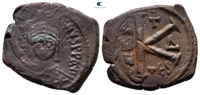 Justinian I AD 527-565. Thessalonica
Half Follis or 20 Nummi Æ

22 mm, 8,07 g...