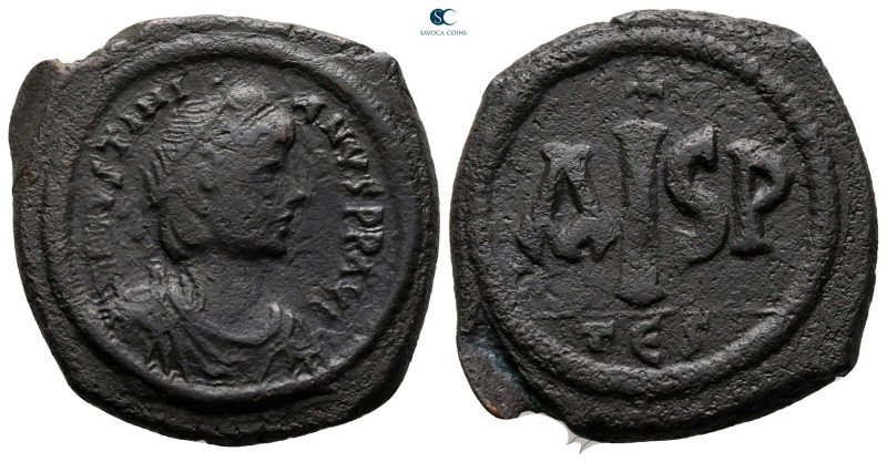 Justinian I AD 527-565. Thessalonica
16 Nummi Æ

28 mm, 10,19 g



very f...