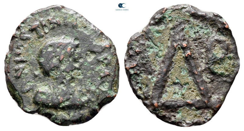 Justinian I AD 527-565. Thessalonica
4 Nummi Æ

15 mm, 1,12 g



fine