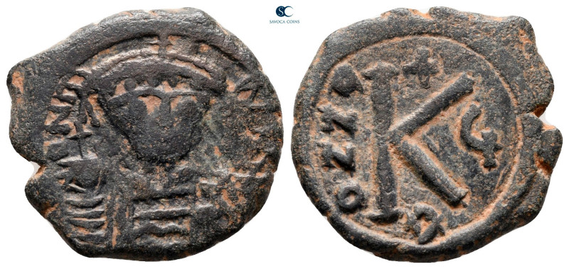 Maurice Tiberius AD 582-602. Constantinople
Half Follis or 20 Nummi Æ

22 mm,...