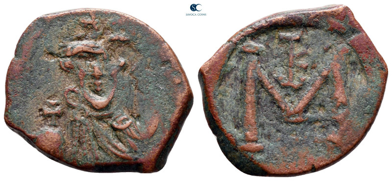 Constans II AD 641-668. Syracuse
Follis Æ

24 mm, 4,42 g



very fine