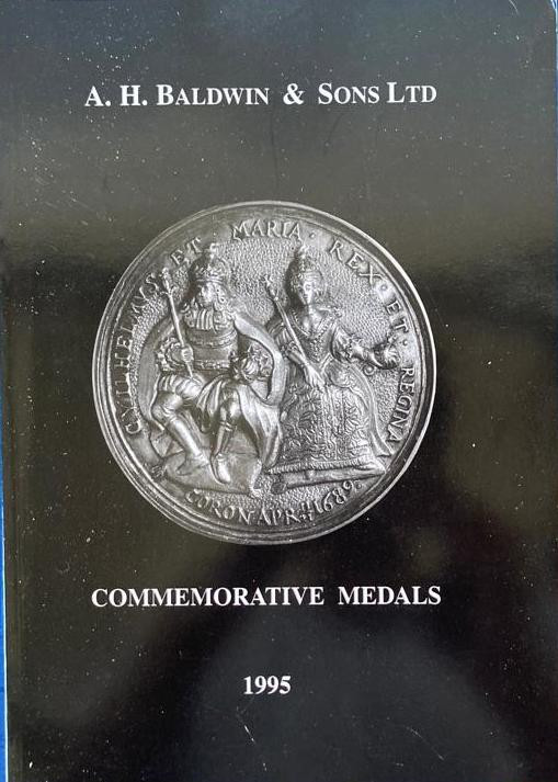 AA.VV. Commemorative Medals London 1995. Brossura ed. pp.111, ill. in b/n. Buono...